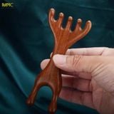  Lược gỗ đàn hương Massage Kinh Tuyến toàn thân bằng gỗ đàn hương hình gạc hươu, Giúp kích thích tuần hoàn máu và đả thông kinh lạc da đầu, hỗ trợ giảm đau đầu và căng thẳng. 