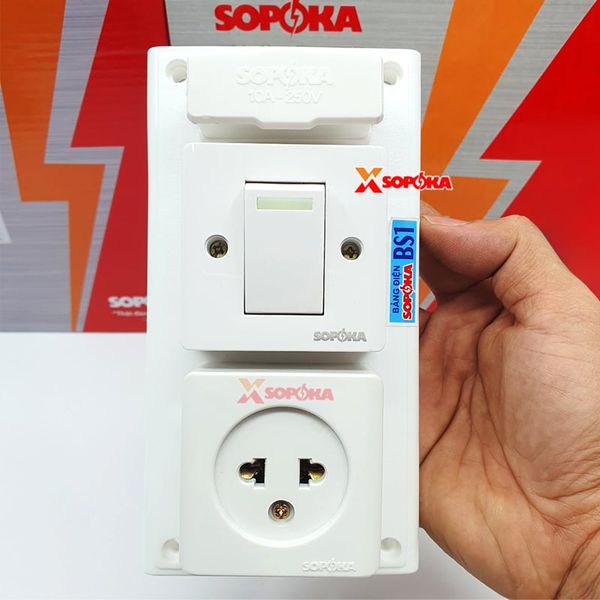 Bảng Điện 1 Công Tắc 1 Lỗ Cắm Có Cầu Chì BS1 SOPOKA
