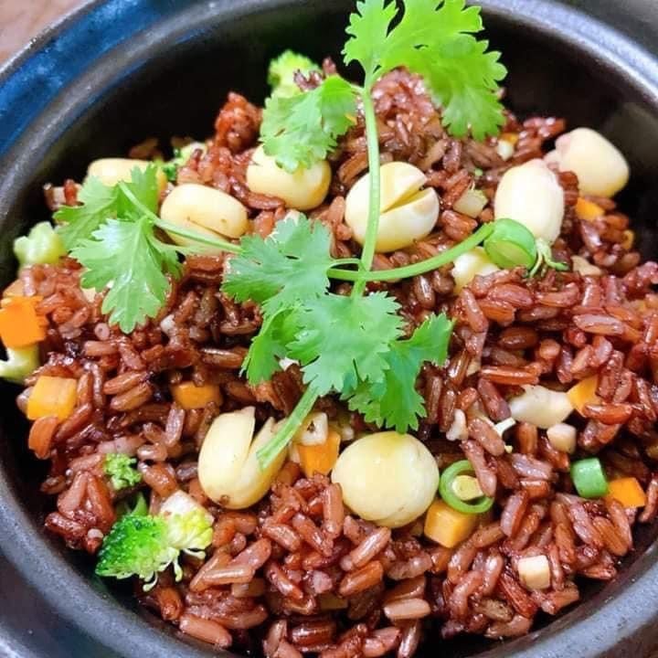  Cơm lứt chiên thơm+rong biển+hạt sen 
