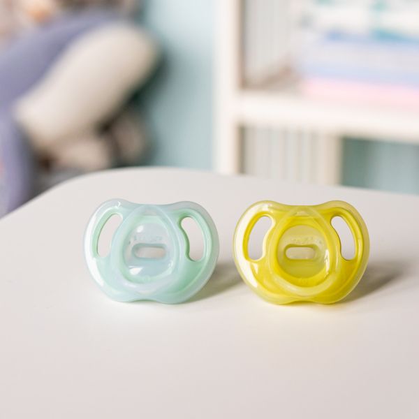 Ty Ngậm Silicon Siêu Nhẹ Cho Bé Tommee Tippee Ultra Light 6-18 Tháng