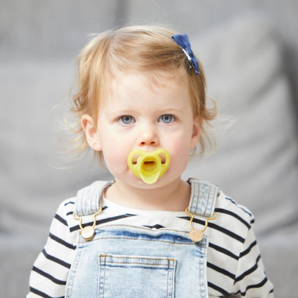 Ty Ngậm Silicon Siêu Nhẹ Cho Bé Tommee Tippee Ultra Light 6-18 Tháng