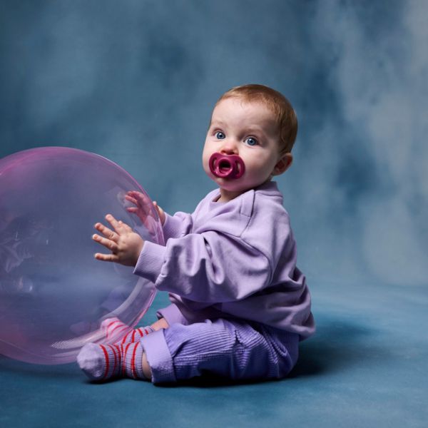 Ty Ngậm Silicon Siêu Nhẹ Cho Bé Tommee Tippee Ultra Light Stay Put 6-18 Tháng