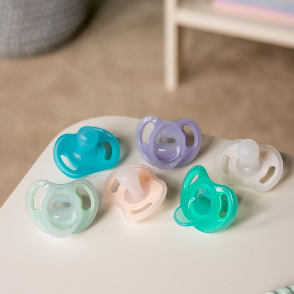 Ty Ngậm Silicon Siêu Nhẹ Cho Bé Tommee Tippee Ultra Light 6-18 Tháng