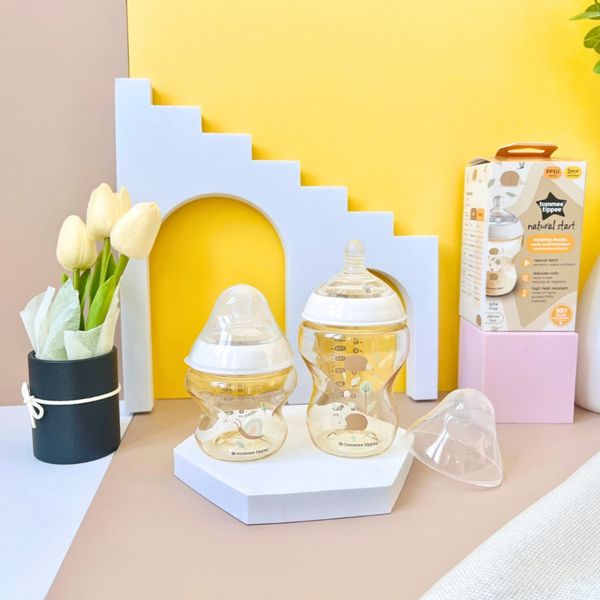 Bình Sữa Tommee Tippee PPSU Natural Star Cổ Rộng 260ml Họa Tiết