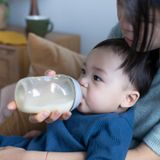 Bình Sữa Tommee Tippee PPSU Natural Star Cổ Rộng 260ml Xanh