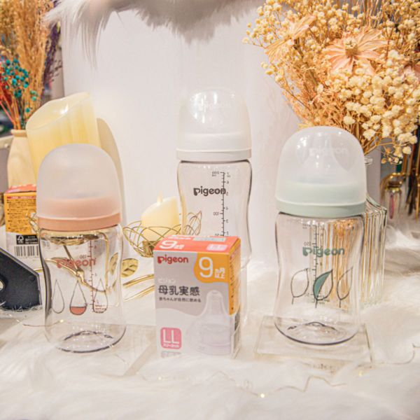 Núm Bình Sữa Pigeon Plus Thế Hệ III Phiên Bản Nhật Size 3L