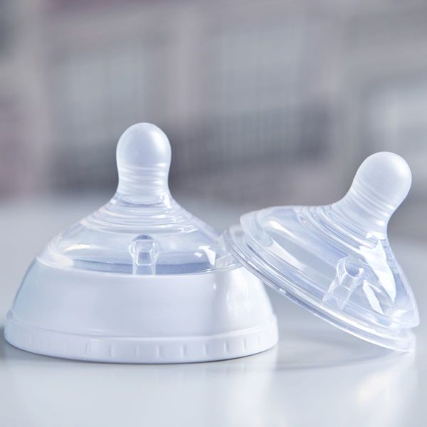 Núm Bình Sữa Tommee Tippee Natural Start Slow Flow Cho Bé 0m+