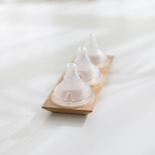 Núm Bình Sữa Moyuum Silicone Size 1