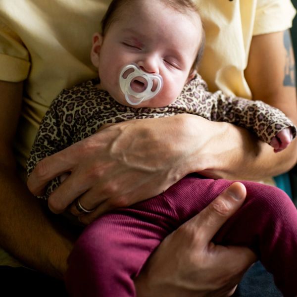 Ty Ngậm Silicon Siêu Nhẹ Cho Bé Tommee Tippee Ultra Light 0-6 Tháng