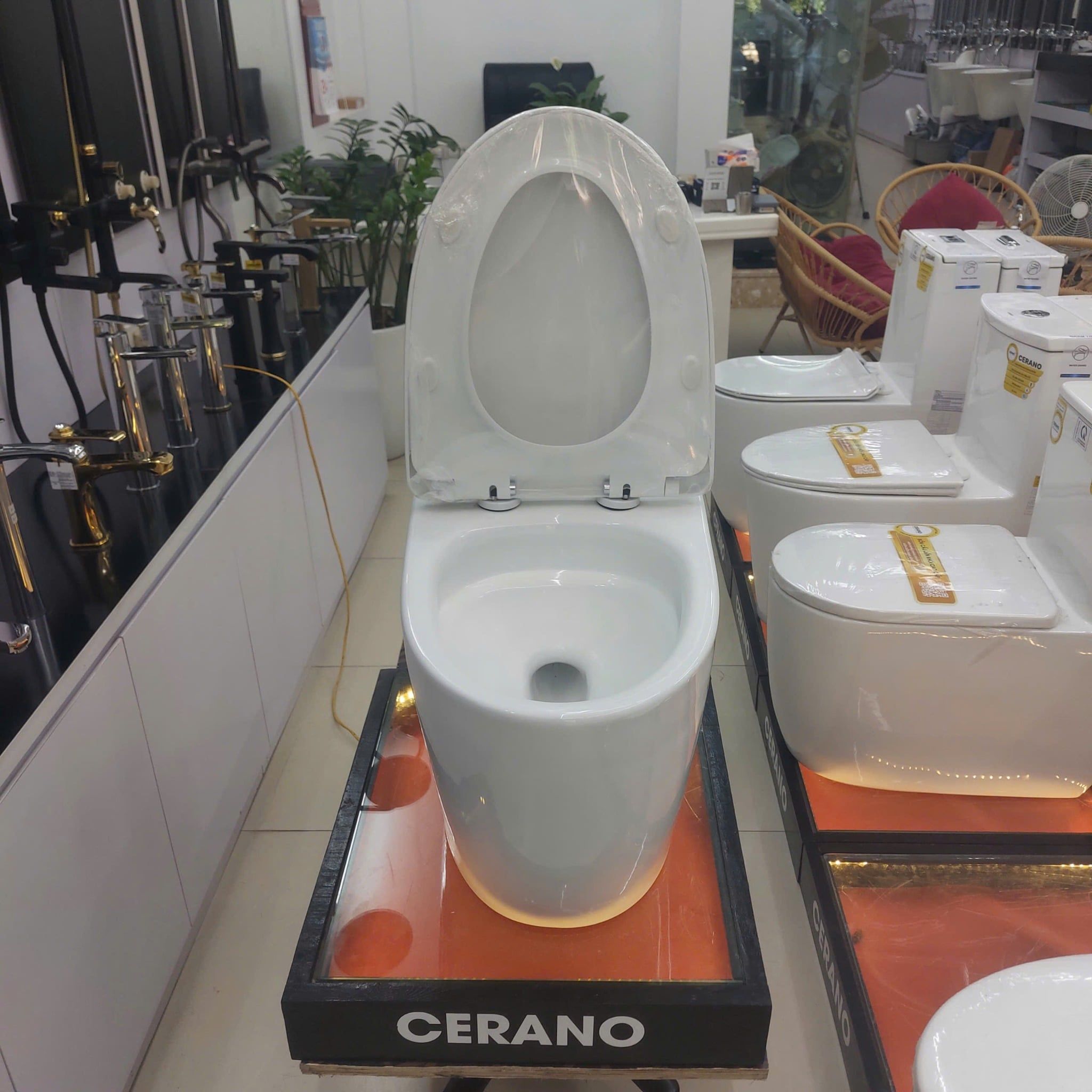  Bồn Cầu Liền Khối Cerano Mã 6566 