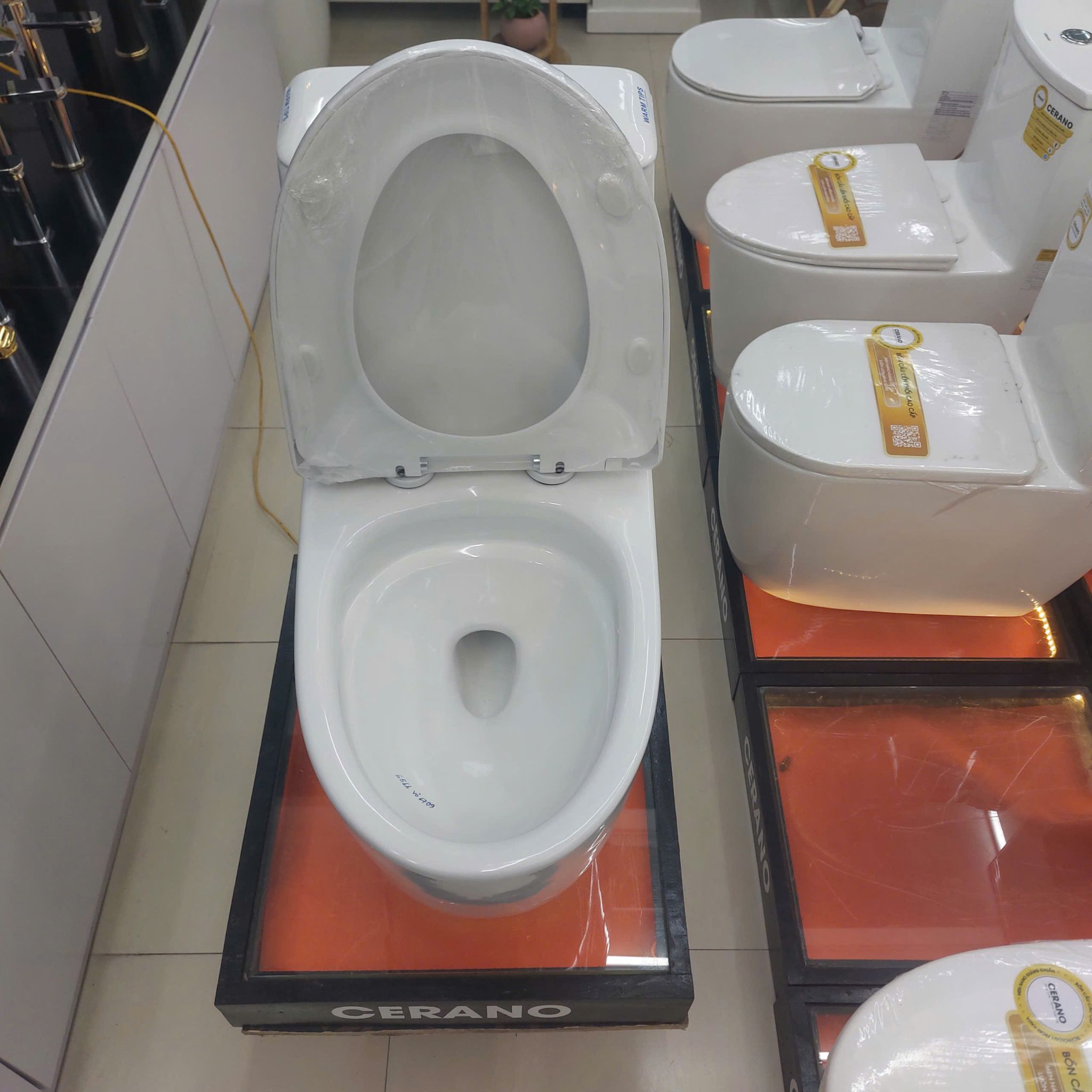  Bồn Cầu Liền Khối Cerano Mã 656A 
