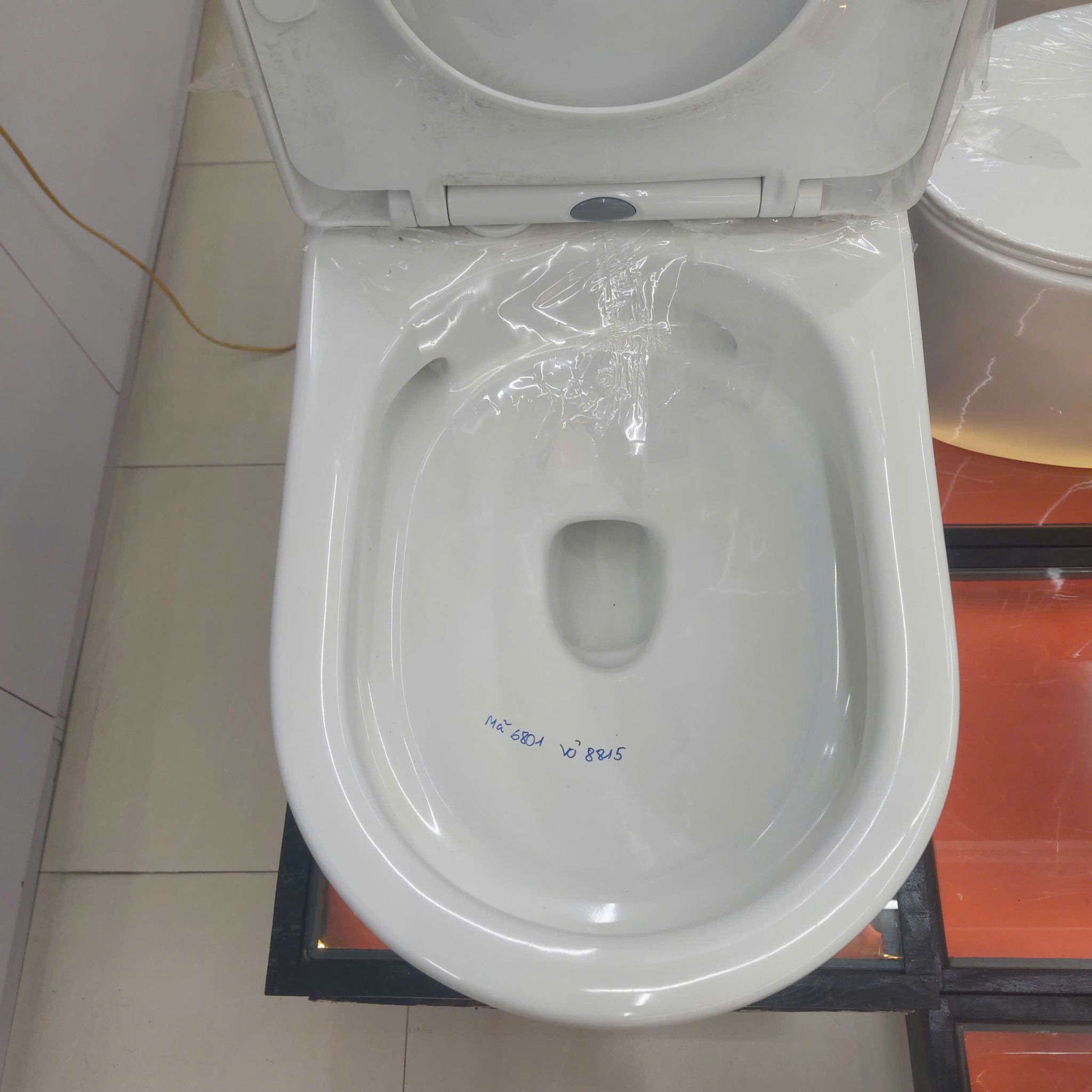  Bồn Cầu Liền Khối Cerano Mã 680A 