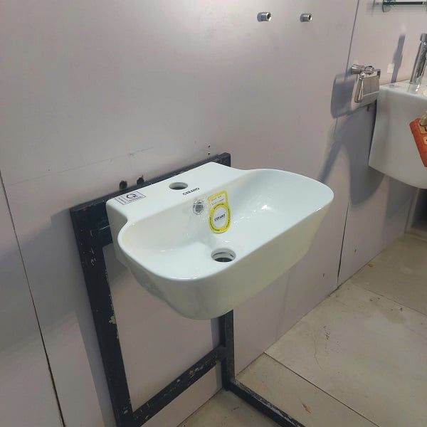  Chậu Treo Tường Đúc Liền Chân Cao Cấp Cerano Mã 462B 
