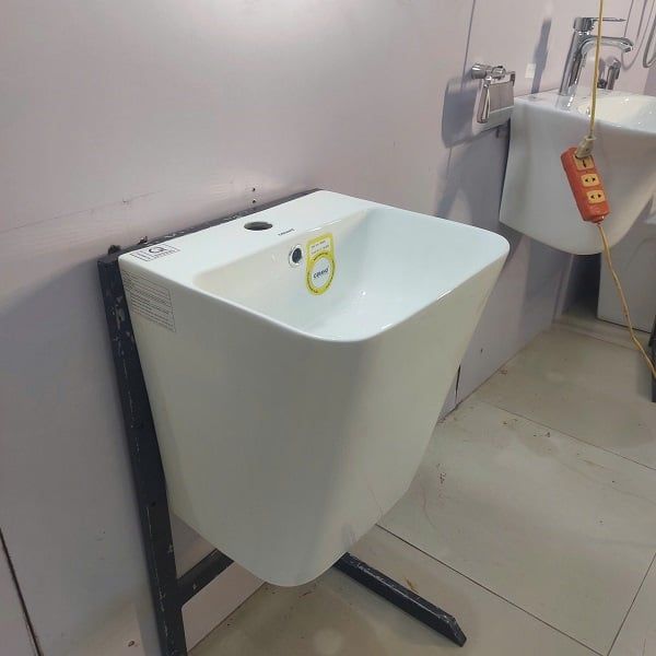  Chậu Treo Tường Đúc Liền Chân Cao Cấp Cerano Mã 5800D 