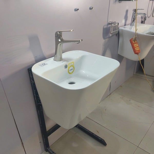  Chậu Treo Tường Đúc Liền Chân Cao Cấp Cerano Mã  8300 