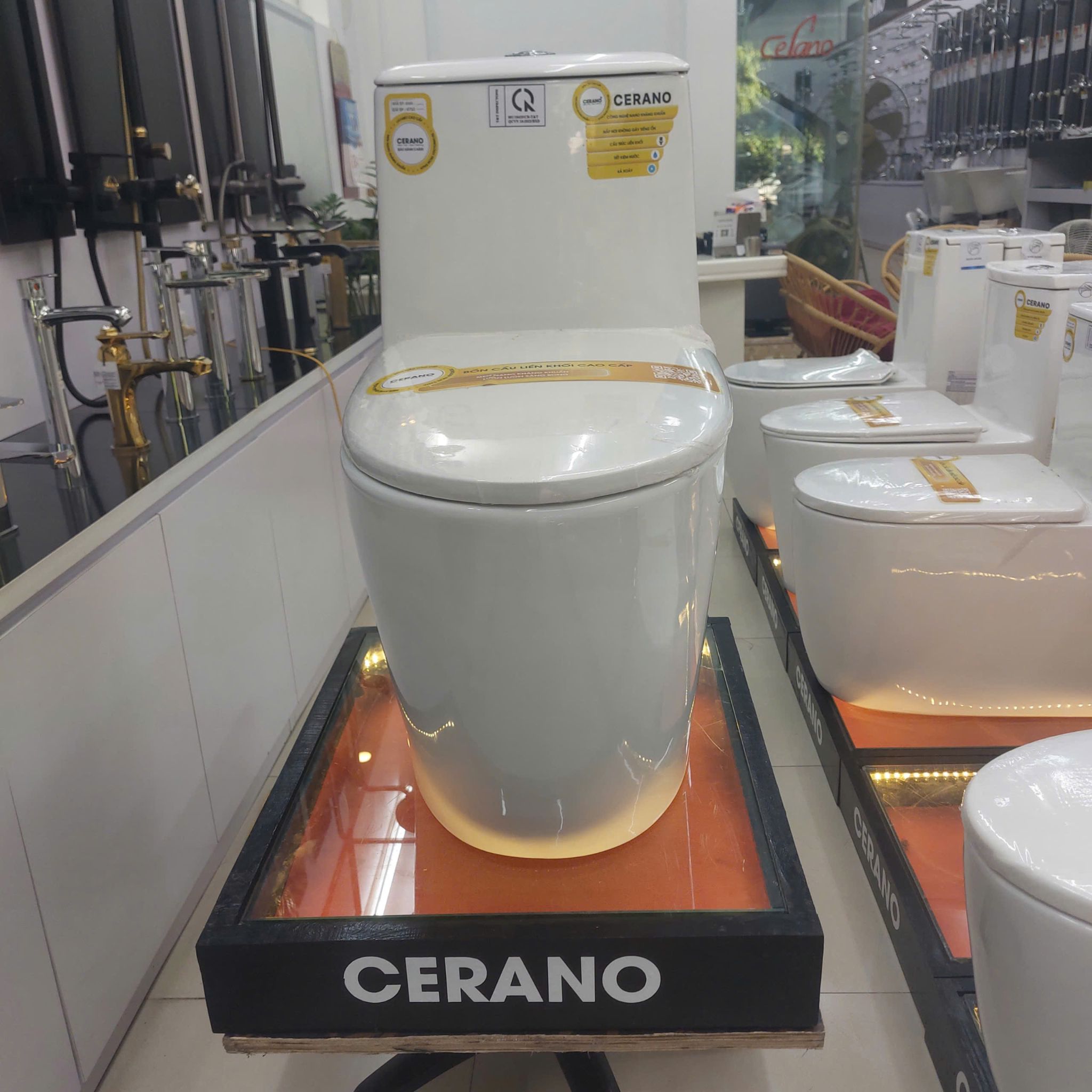  Bồn Cầu Liền Khối Cerano Mã 656A 