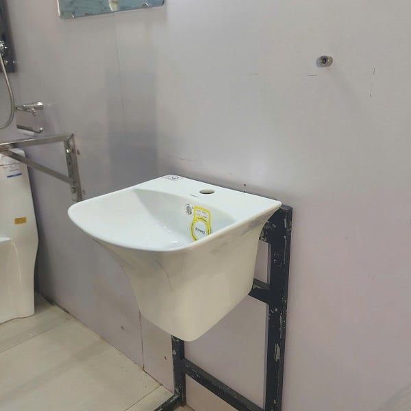  Chậu Treo Tường Đúc Liền Chân Cao Cấp Cerano Mã  5200D 