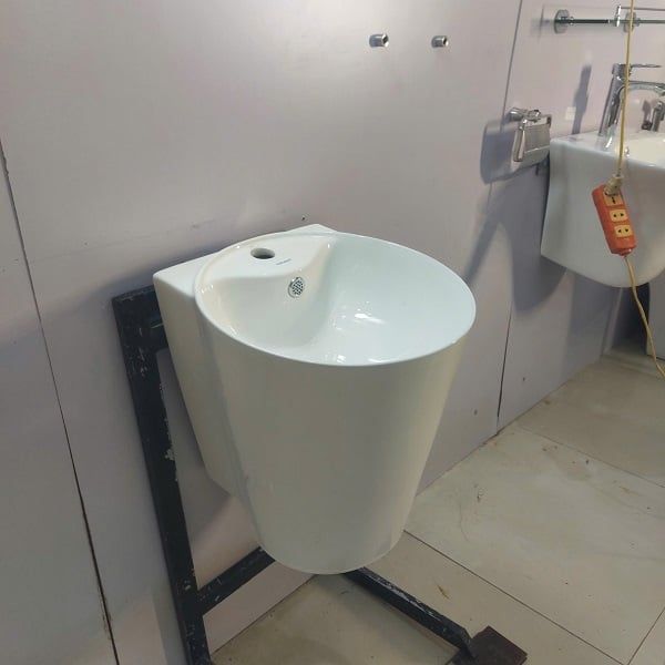  Chậu Treo Tường Đúc Liền Chân Cao Cấp Cerano Mã  6800 