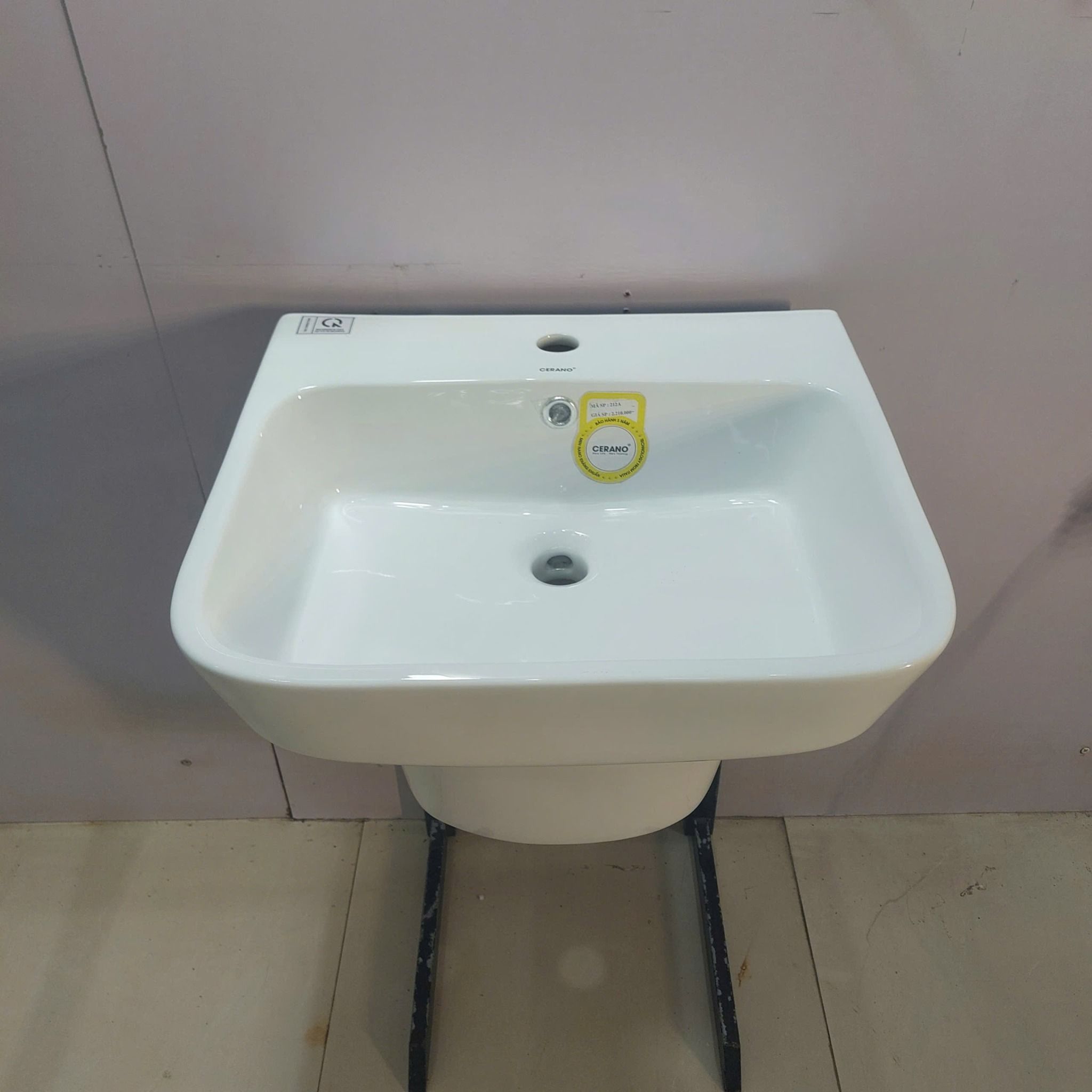  Chậu Treo Tường Đúc Liền Chân Cao Cấp Cerano  Mã 212A 