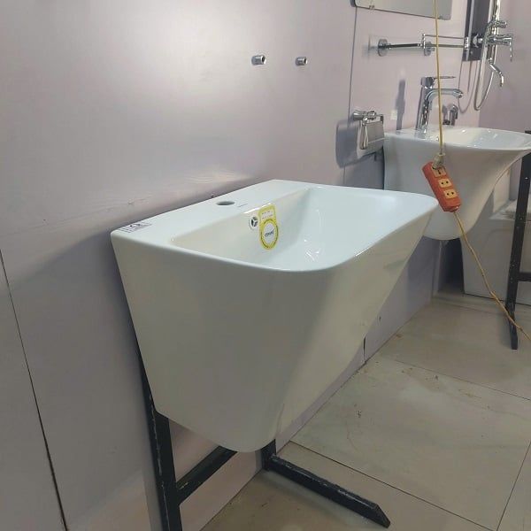  Chậu Treo Tường Đúc Liền Chân Cao Cấp Cerano Mã  7200 