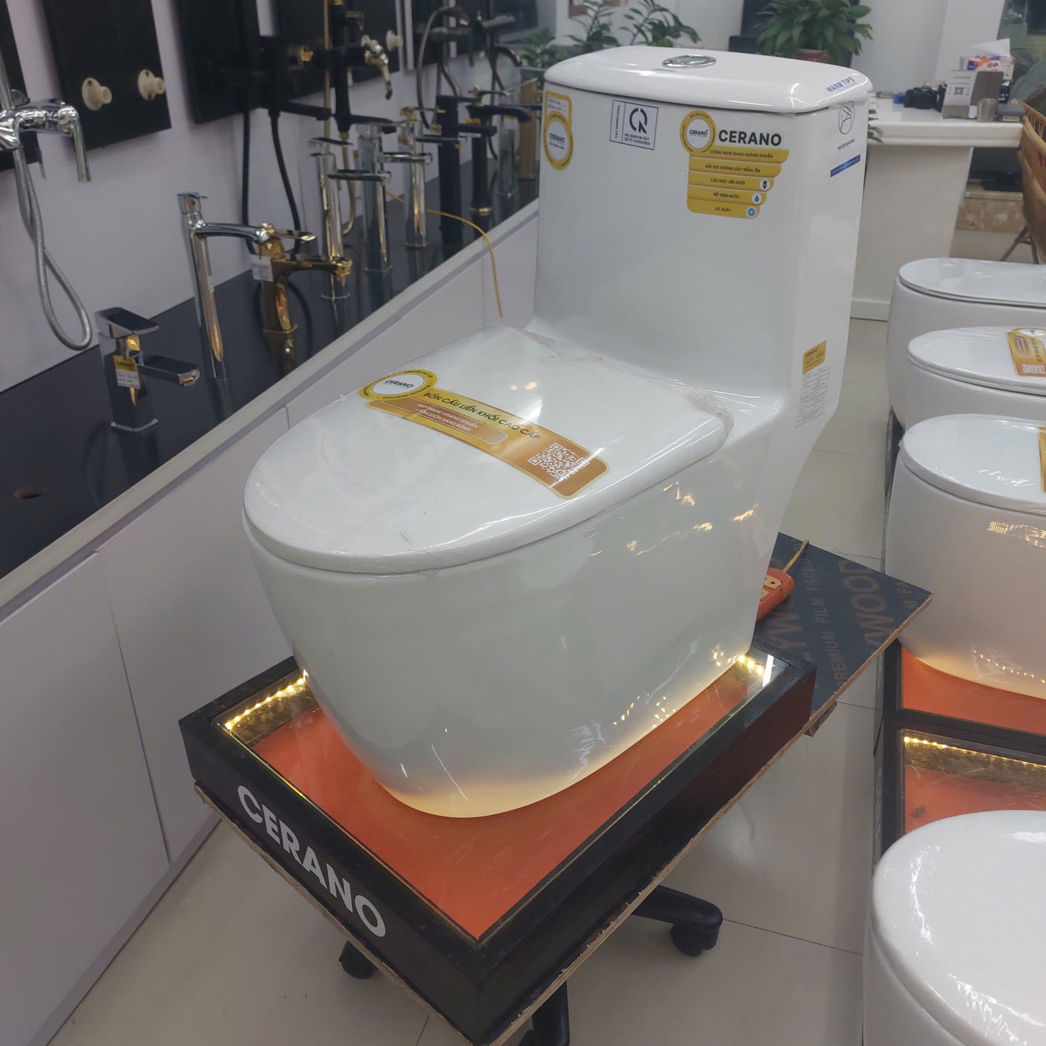  Bồn Cầu Liền Khối Cerano Mã 6566 