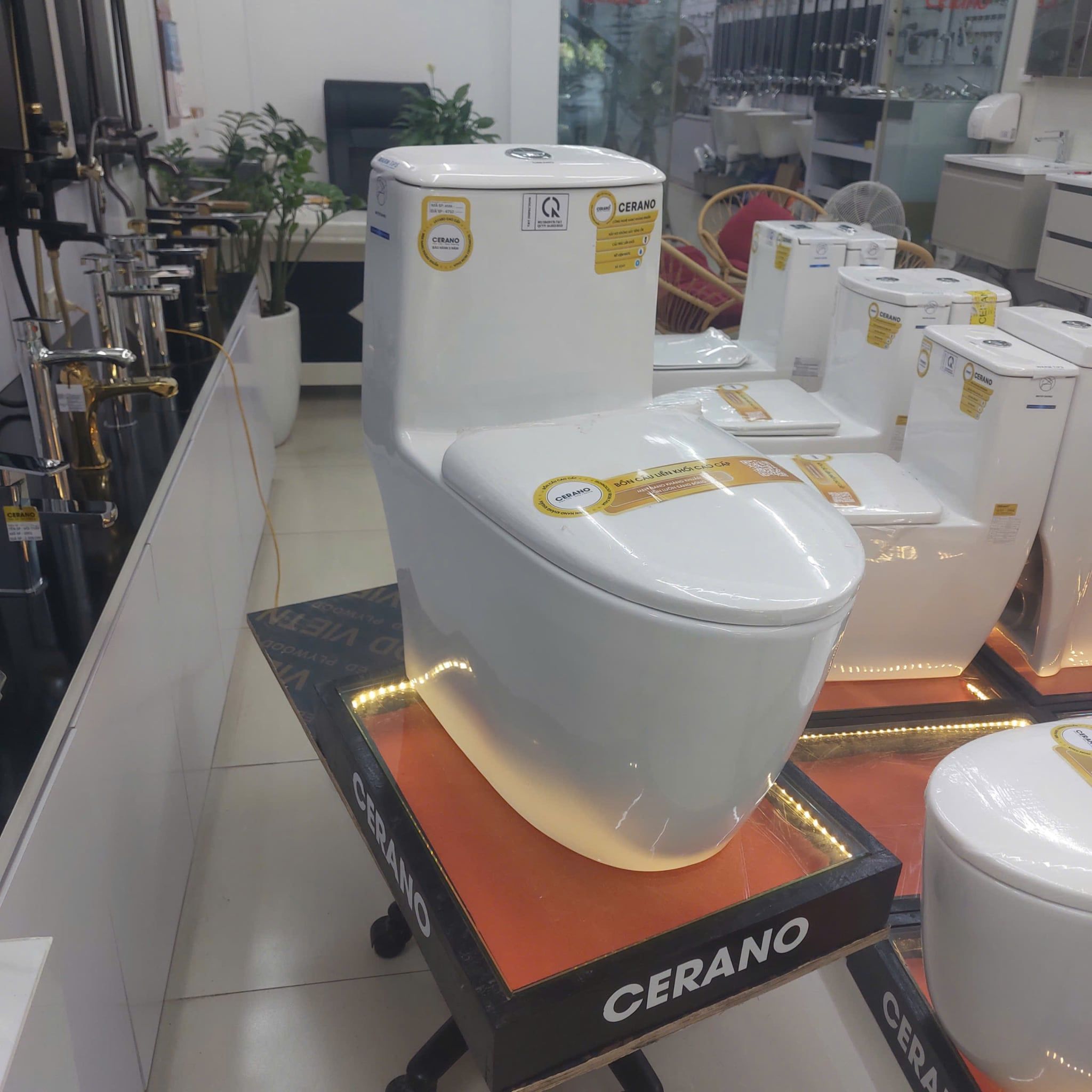  Bồn Cầu Liền Khối Cerano Mã 6566 