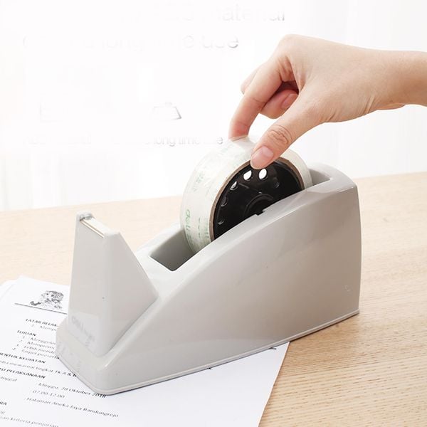 Dụng cụ cắt băng keo để bàn Deli E812