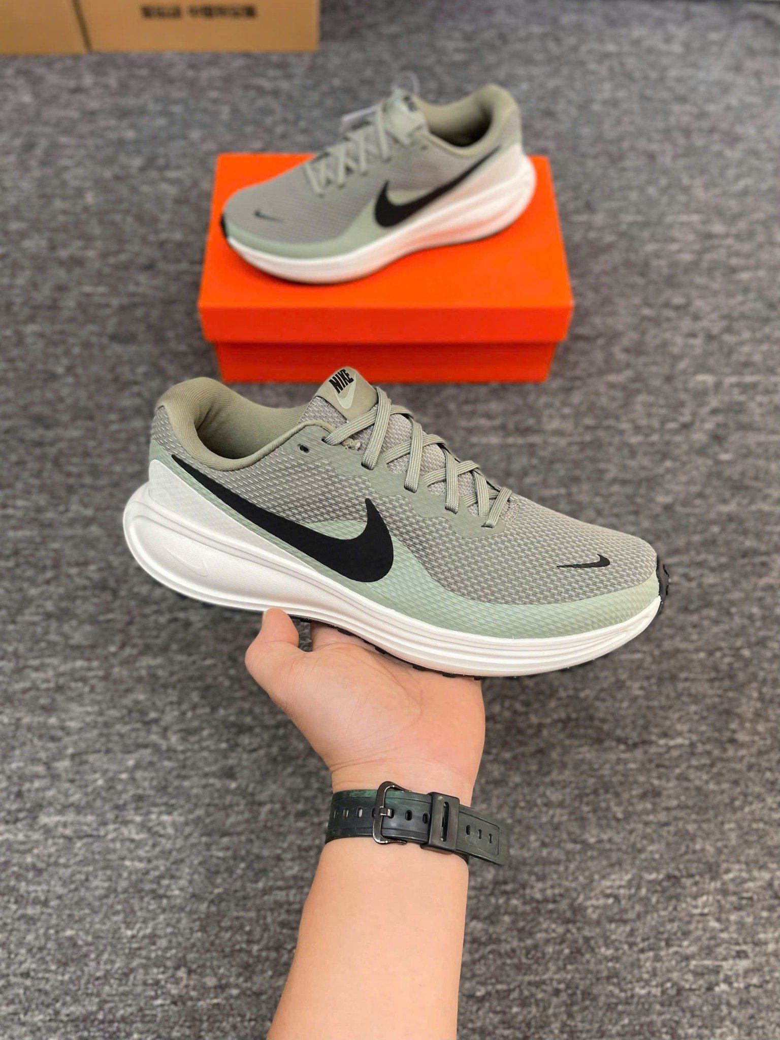  Giày Thể Thao NIKE REVOLUTION 8 Nam Xanh Rêu - HJ9198 300 