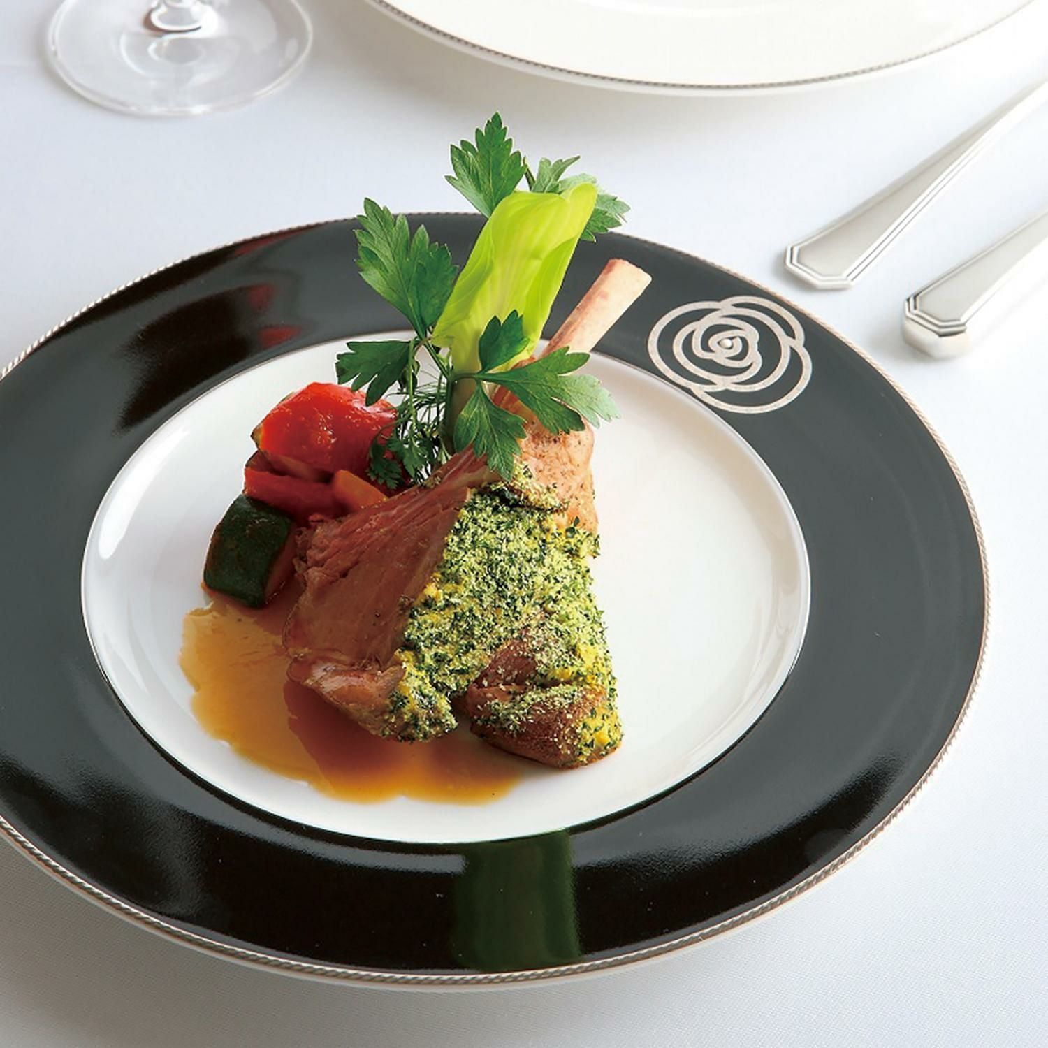 Đĩa tròn cỡ vừa (đặc biệt - Đen) đường kính 24,5cm sứ xương | Noritake Aidan 4867-1L - 97316