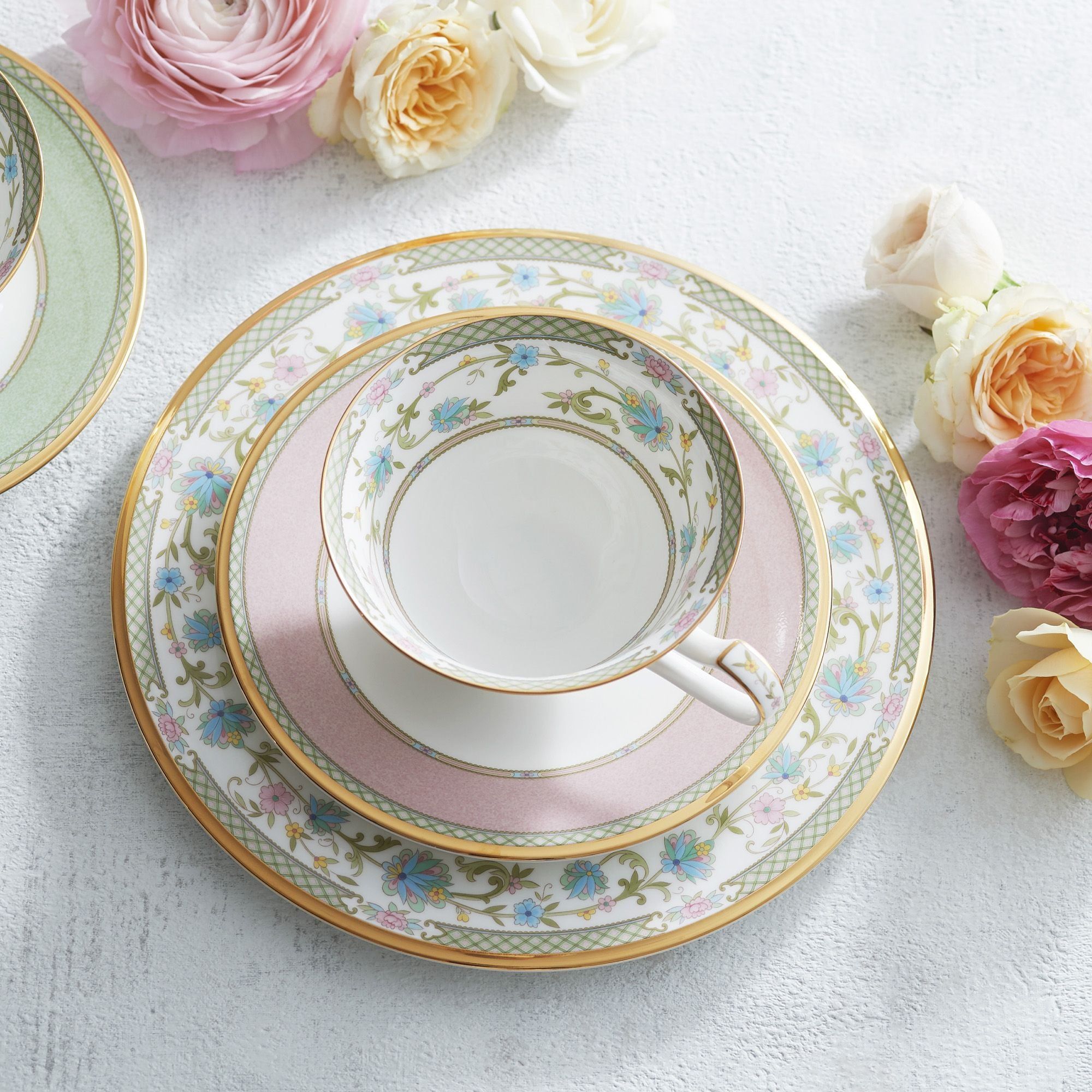 Chén trà (tách trà) dáng loe dung tích 220ml kèm đĩa lót màu hồng sứ xương Nhật Bản | Yoshino 9983-7J - Y59587