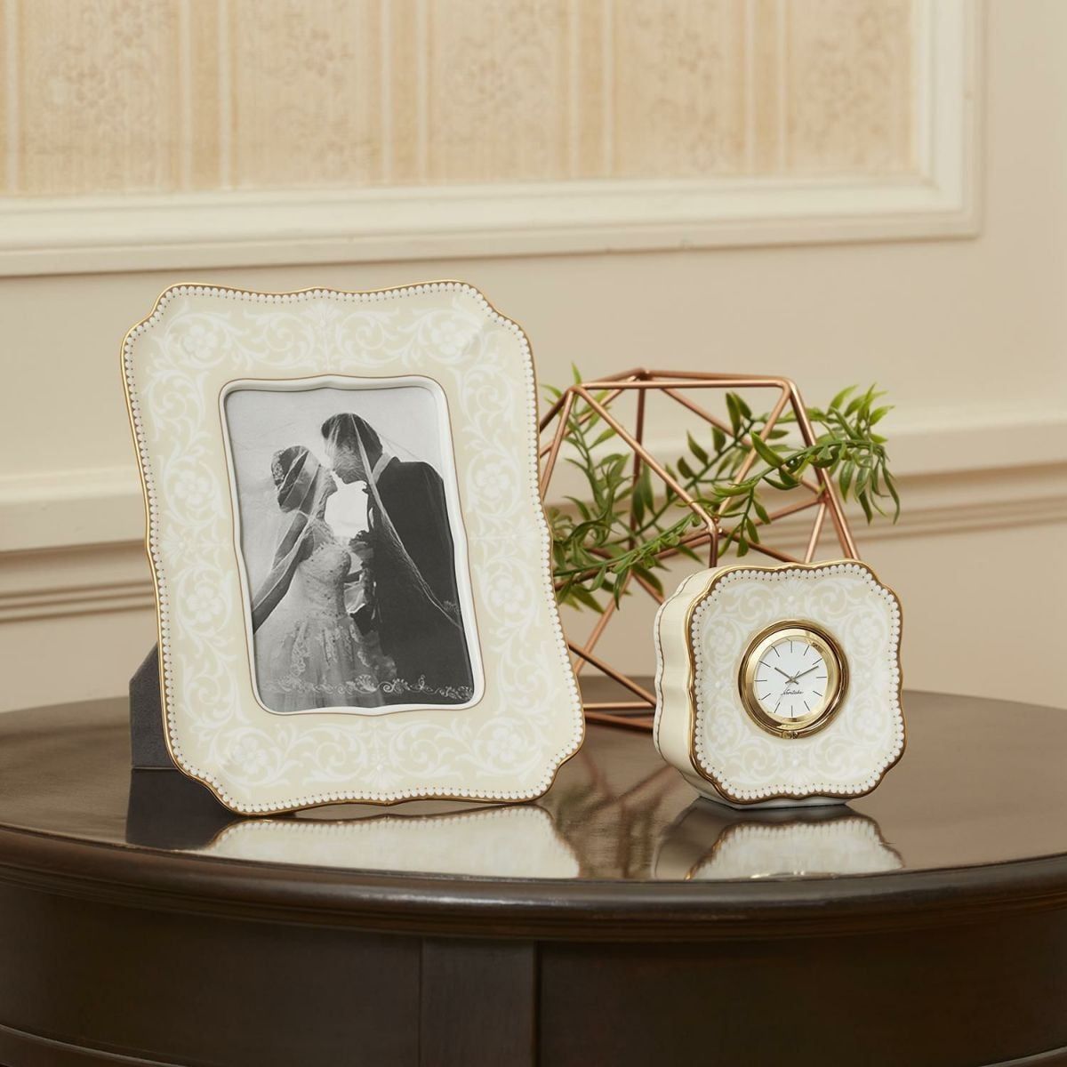 Khung ảnh để bàn Maison Coll White Lace (chiều dài 19,6cm, chiều rộng 15,7cm) | Noritake Maison Coll N-213L - Y93581