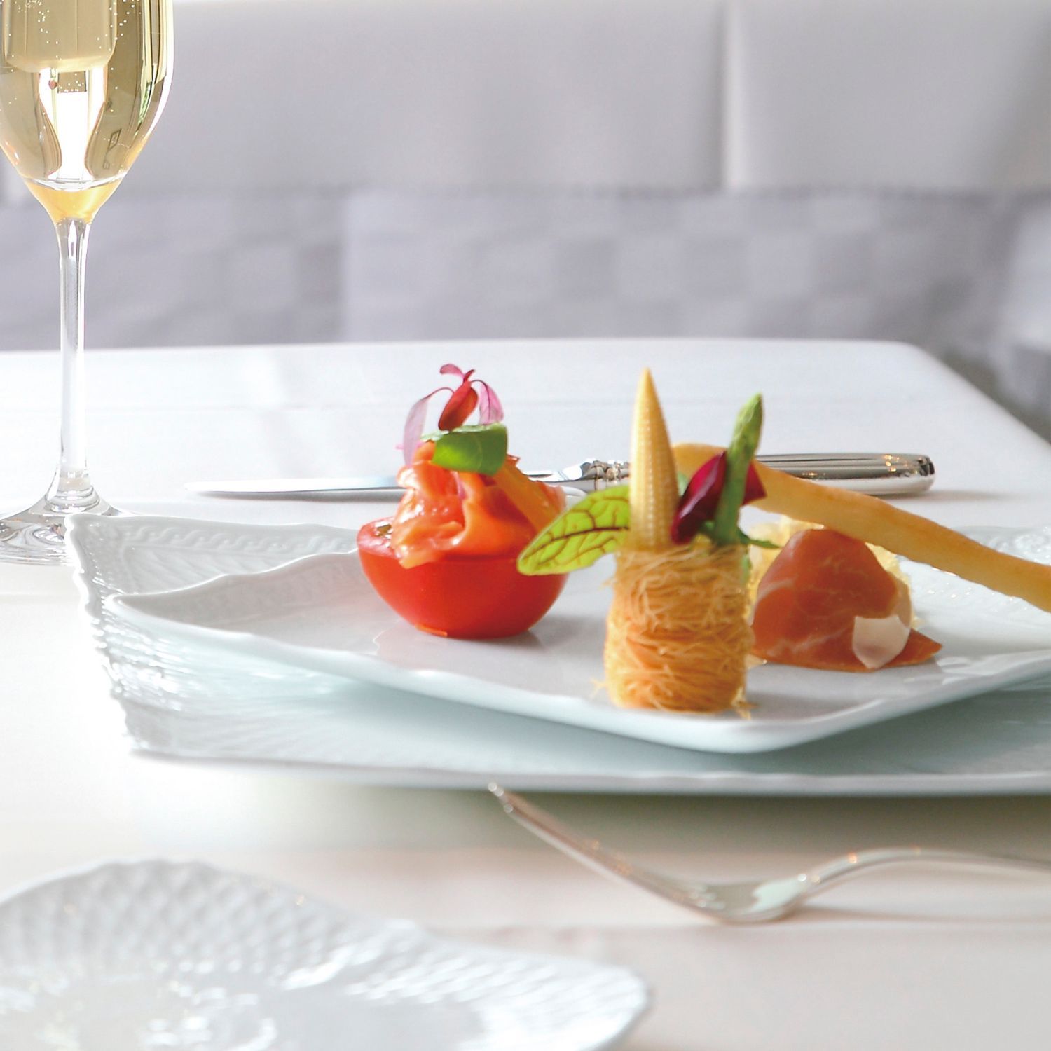 Đĩa vuông cỡ lớn cạnh dài 26,9cm sứ trắng cao cấp | Noritake Cher Blanc 1655L - 94834