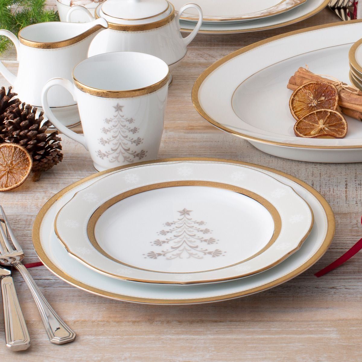 Cốc (ly) uống nước, cà phê 370ml phiên bản Giáng Sinh sứ trắng | Noritake Charlotta Holiday 1716-3L - T91058K