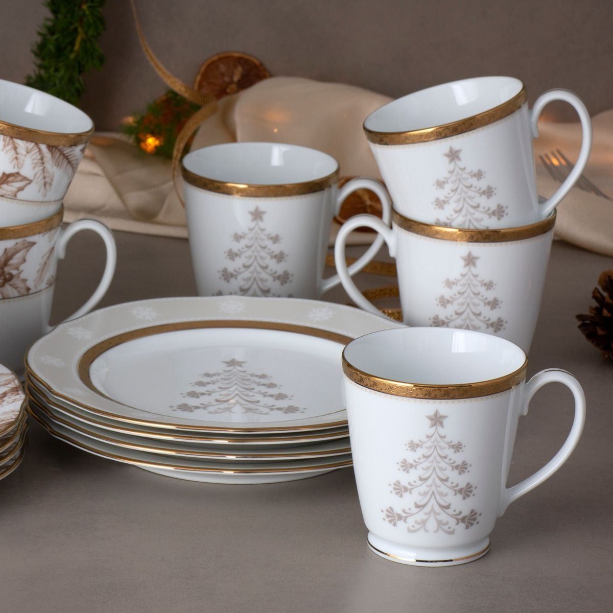 Cốc (ly) uống nước, cà phê 370ml phiên bản Giáng Sinh sứ trắng | Noritake Charlotta Holiday 1716-3L - T91058K