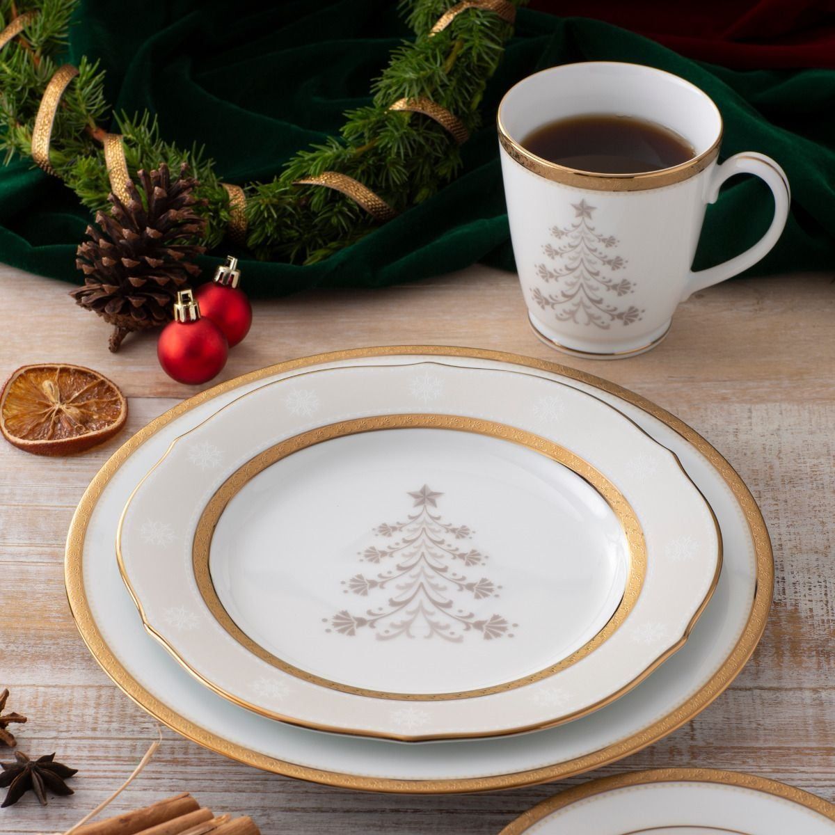 Cốc (ly) uống nước, cà phê 370ml phiên bản Giáng Sinh sứ trắng | Noritake Charlotta Holiday 1716-3L - T91058K