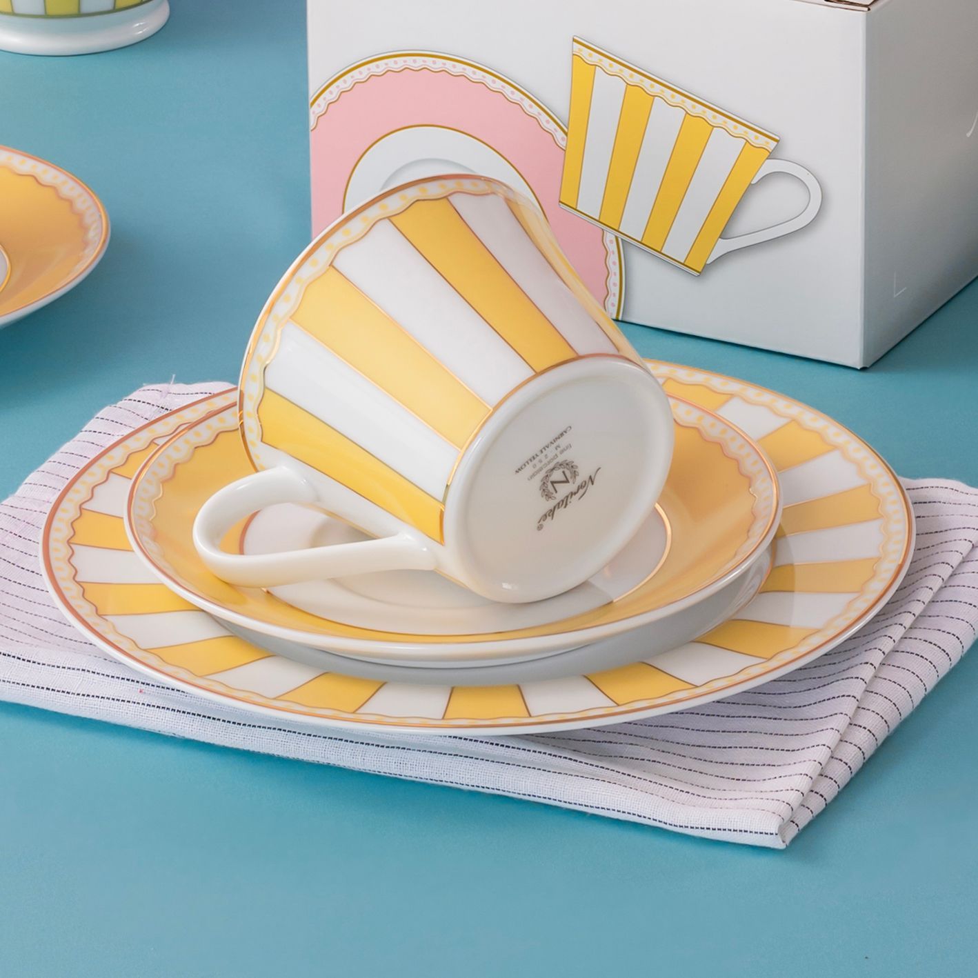 Bộ ấm chén uống trà (ấm 630ml, chén 250ml) 13 món sứ trắng (vàng pastel) | Noritake CRNIVL Yellow M-250L - T014M