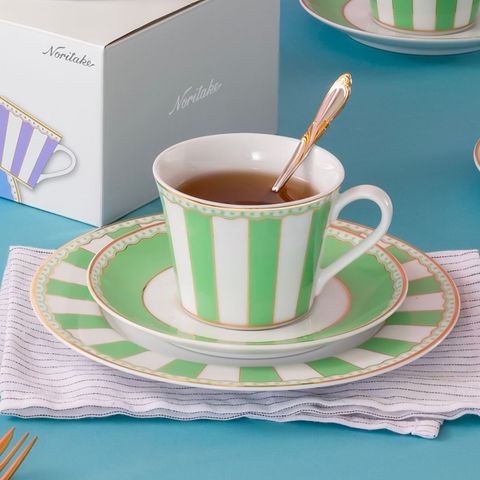  Bộ ấm chén uống trà (ấm 630ml, chén 250ml) 13 món sứ trắng (xanh lá pastel) | Noritake CRNIVL Apple Green M-252L - T014M 