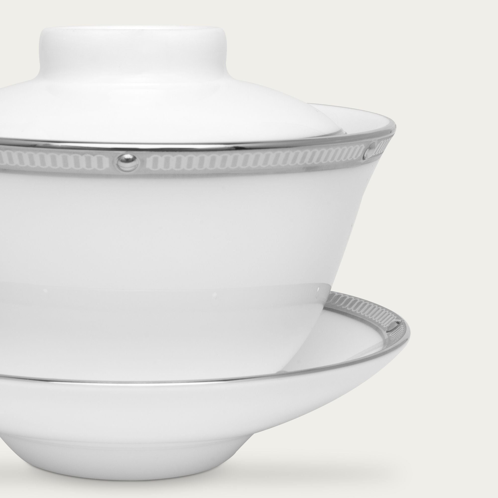 Chén trà (tách trà) châu Á (không quai cầm) 160ml có nắp đậy kèm đĩa lót sứ xương | Noritake Rochelle Platinum 4795L - T50157A