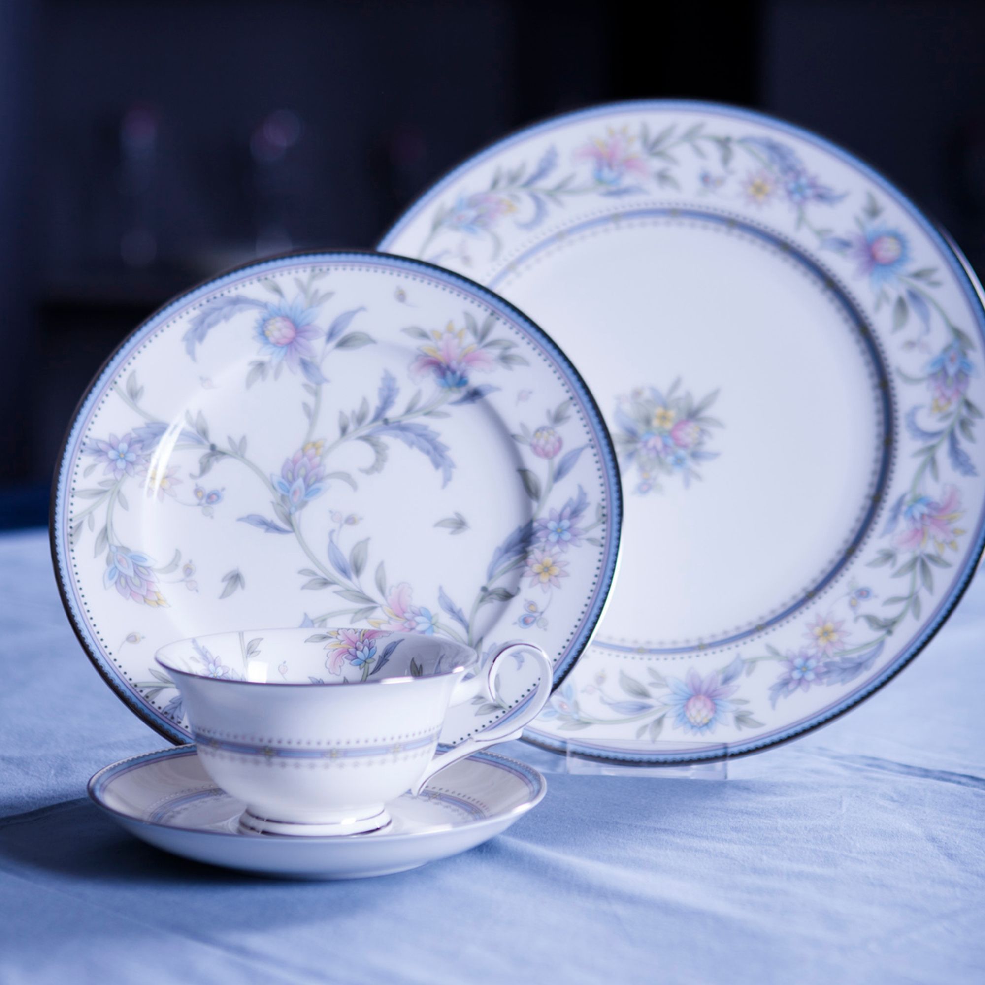 Đĩa tròn cỡ lớn đường kính 27cm sứ xương | Noritake Jardin Fleuri 4910L - 97220