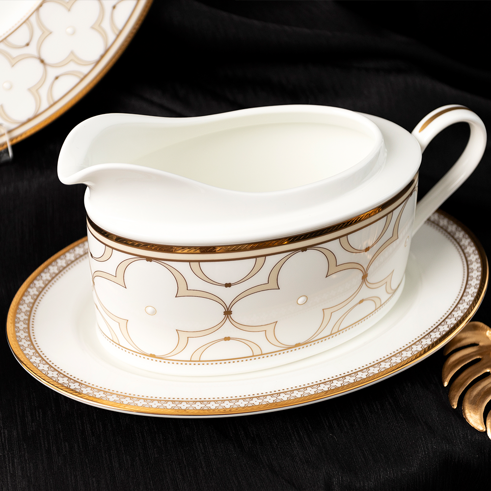 Bình (hũ) đựng nước xốt quai tròn dung tích 620ml kèm đĩa lót sứ xương | Noritake Trefolio Gold 4945L - 93640