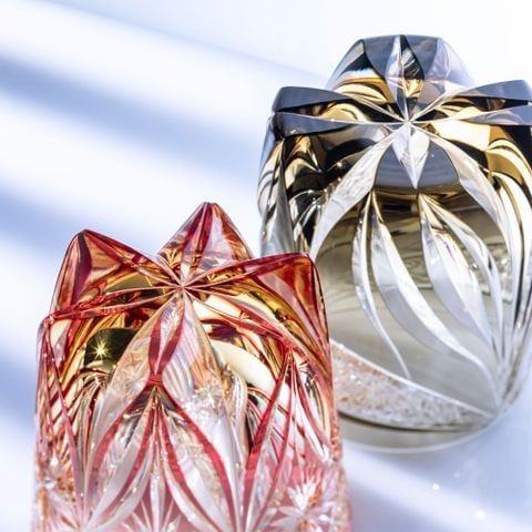 Ly pha lê rock glass họa tiết Edo Kiriko (Toranomai) 330ml màu trà được chế tác bởi nghệ nhân Tatsuya Nemoto | Kagami T754 - 3004-WUK