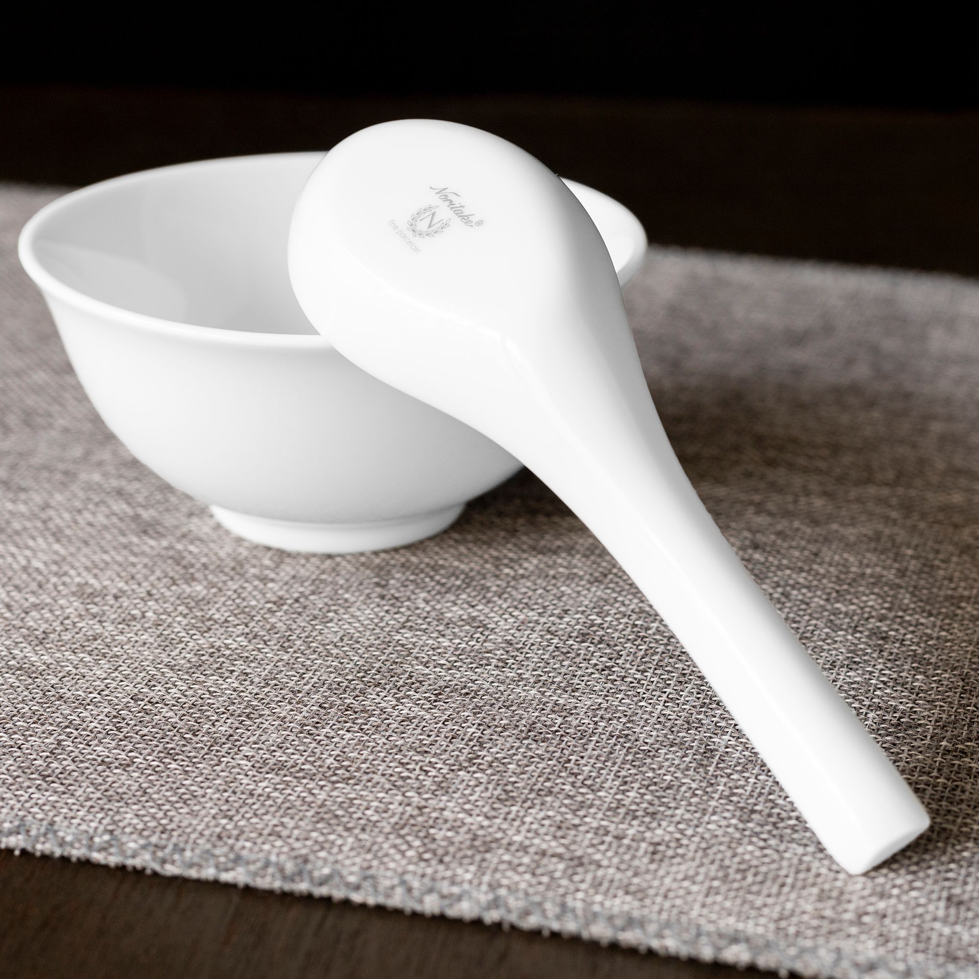 Thìa sứ (muỗng sứ) dài 14,6cm sứ trắng | Noritake Art Stage 4257L - 91830