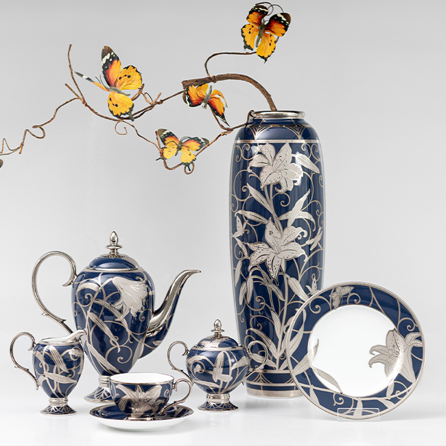 Bình hoa (Đặc biệt: vẽ tay) xanh cobalt họa tiết hoa Ly bạc, cao 46cm sứ xương Nhật Bản | Noritake Hanaginsai Yuri 4697J - 52932