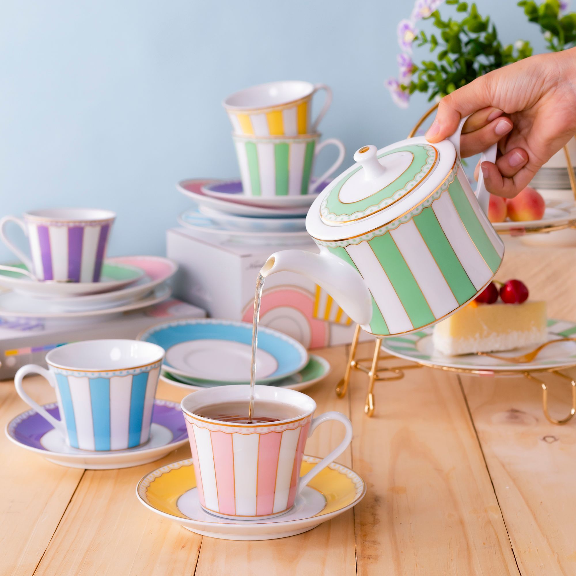 Ấm trà (bình trà) nhỏ dung tích 630ml (xanh lá pastel) sứ trắng | Noritake CRNIVL Apple Green M-252L - T91133