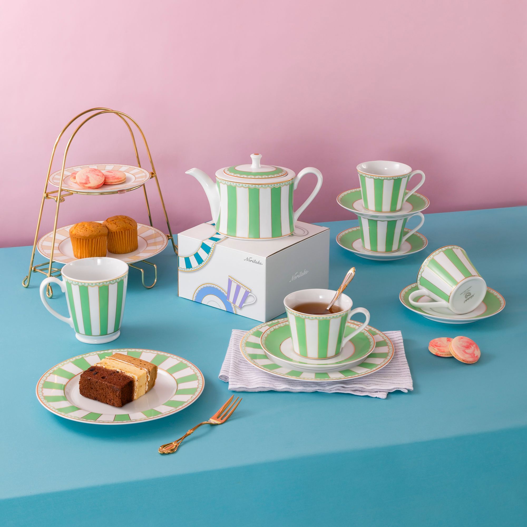 Ấm trà (bình trà) nhỏ dung tích 630ml (xanh lá pastel) sứ trắng | Noritake CRNIVL Apple Green M-252L - T91133