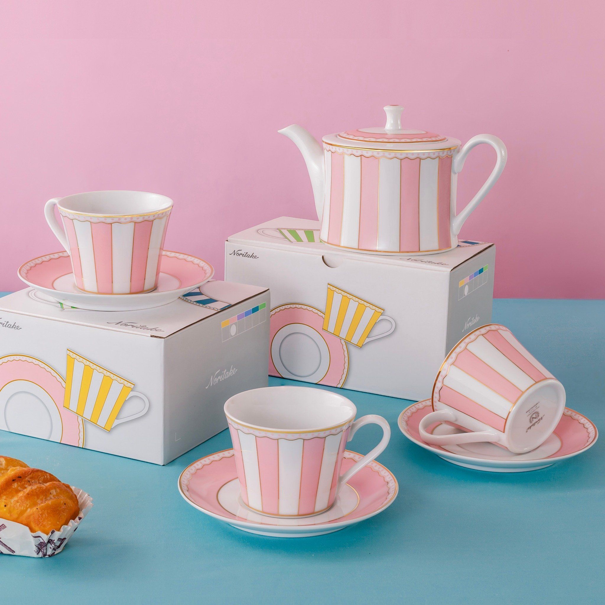 Bộ ấm chén uống trà (ấm 630ml, chén 250ml) 13 món sứ trắng (hồng pastel) | Noritake CRNIVL Pink M-249L - T014M