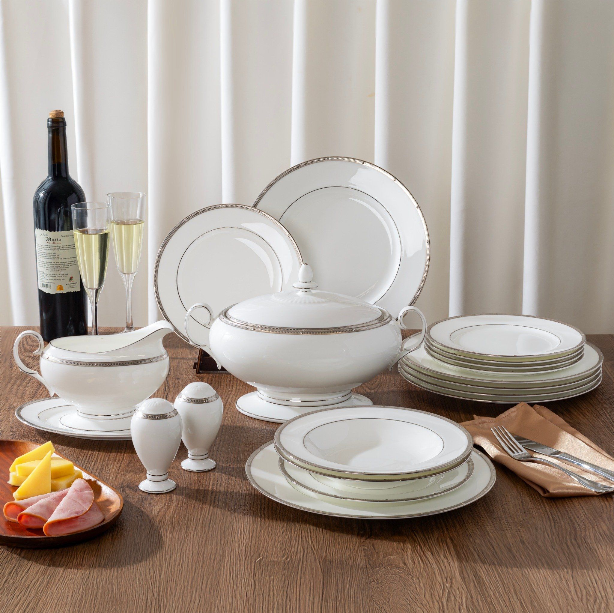 Bộ đĩa ăn kiểu Âu 22 món (cho 6 người) sứ xương | Noritake Rochelle Platinum 4795L - D024AN