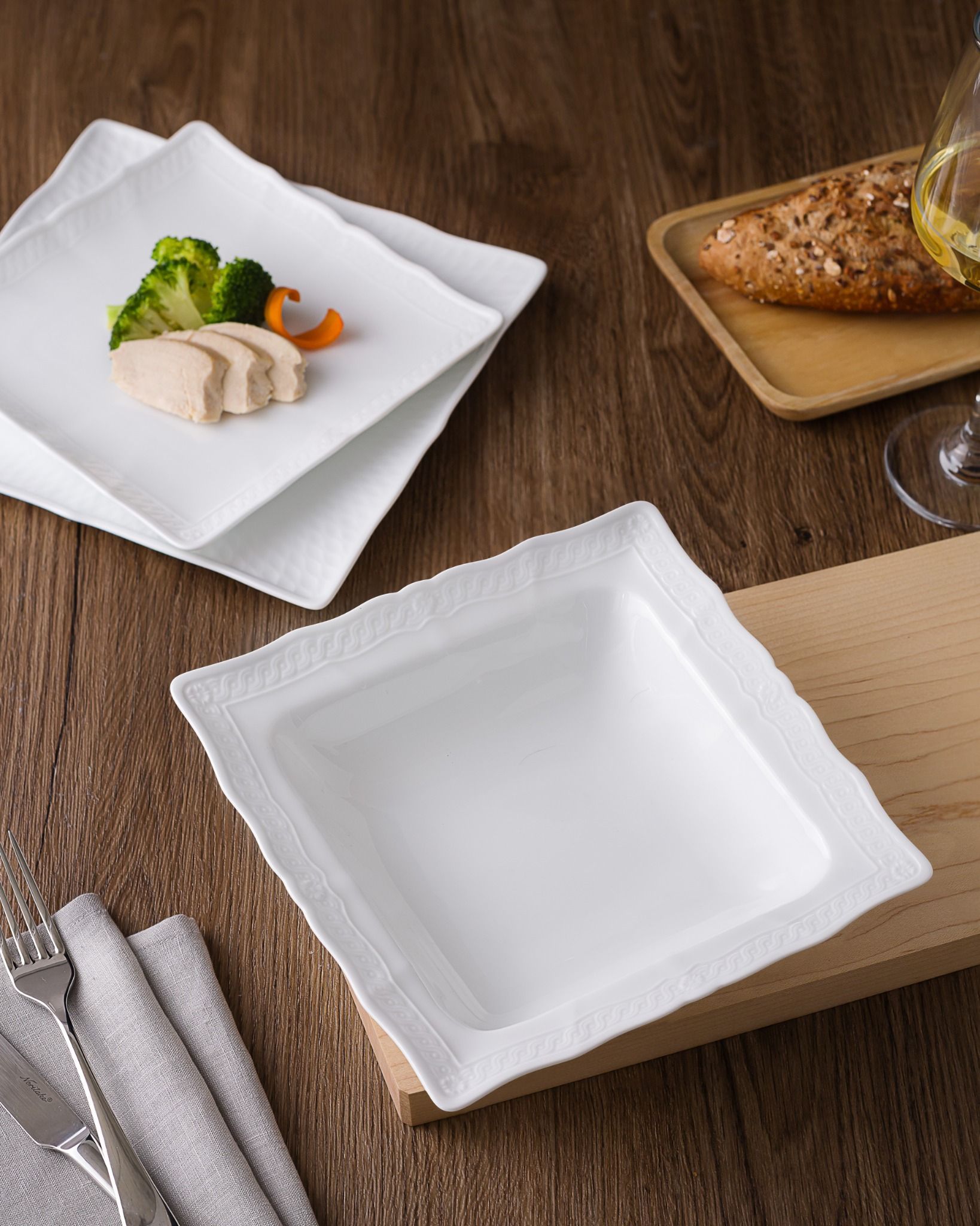 Bộ bát đĩa ăn châu Á 22 món (đĩa vuông, bát cơm 13cm cho 6 người) sứ trắng cao cấp | Noritake Cher Blanc 1655L - D022AV