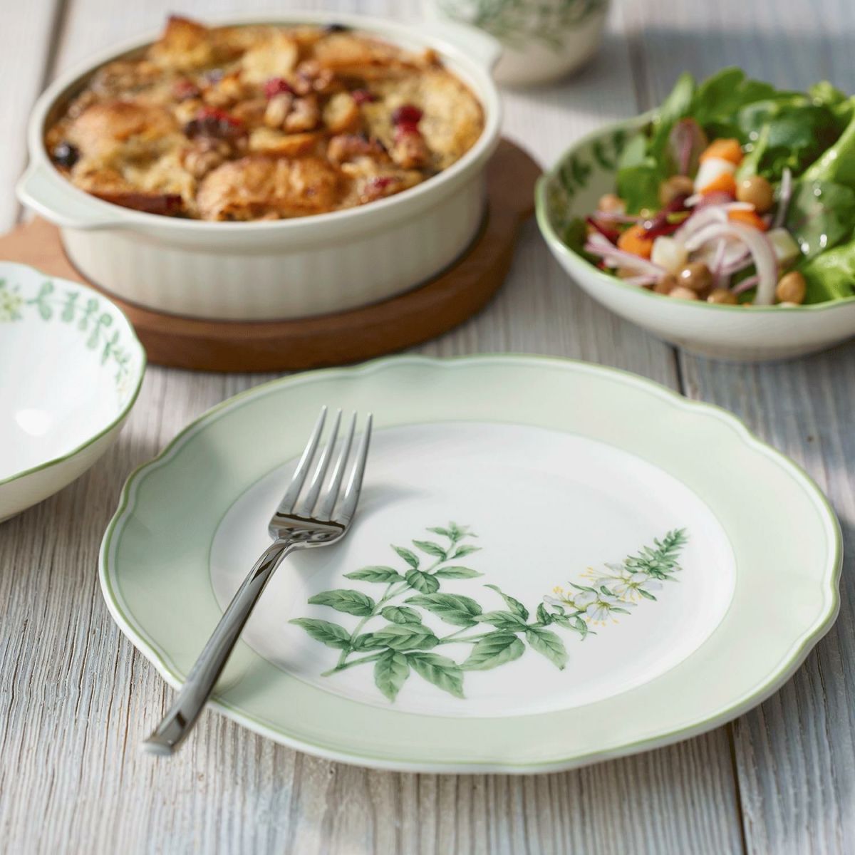 Đĩa tròn cỡ vừa đường kính 22cm sứ xương | Noritake English Herbs 4942L - 97811