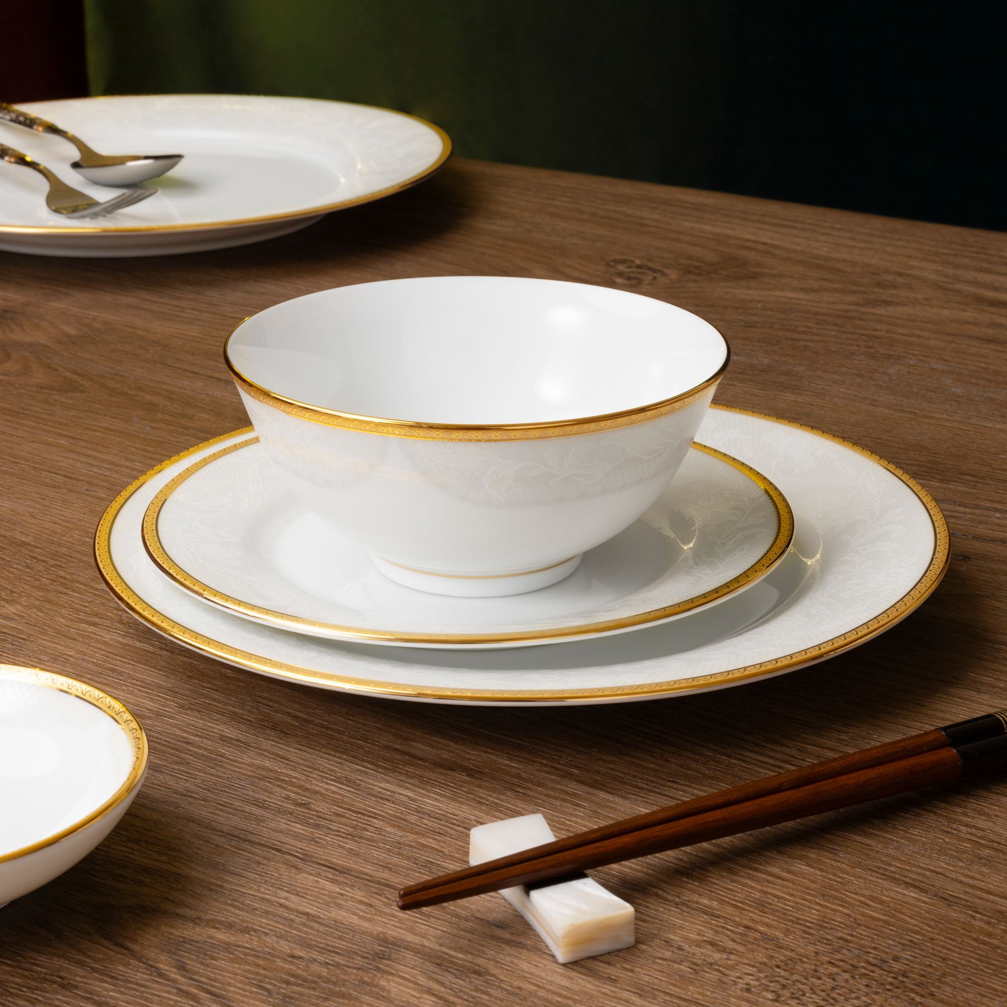 Bộ bát đĩa ăn châu Á đầy đủ 38 món (cho 6 người) sứ trắng | Noritake Flanders Gold 1714L - D038AB